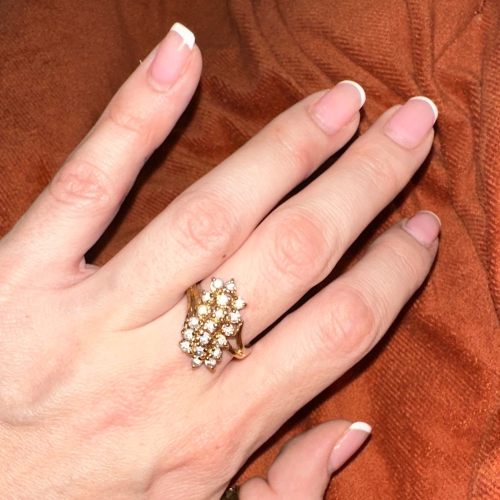 Elegant Gold Cluster Ring (Late ‘90s Vintage Ring)